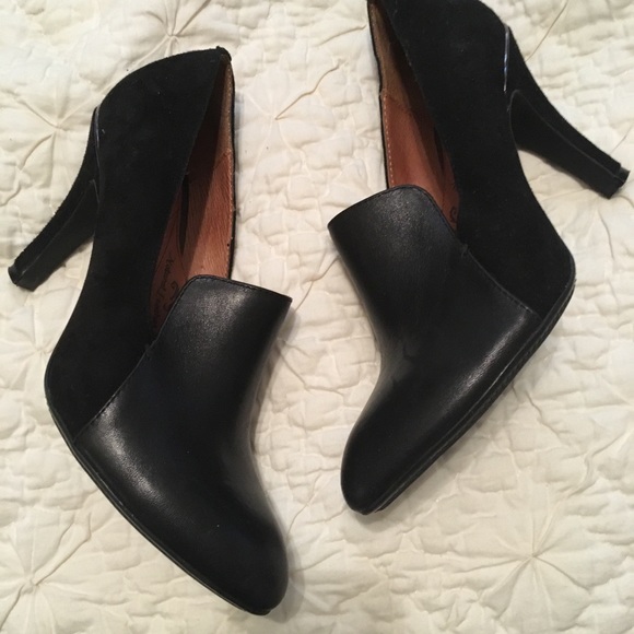 sofft black heels